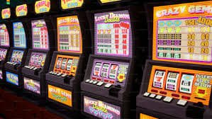 Pengguna dewancash bermain slot online melalui ponsel dengan tampilan layar penuh